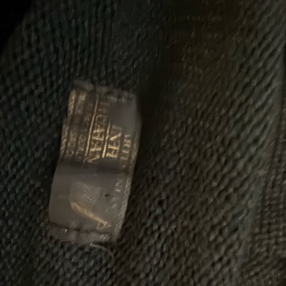 Elegant Black and White V-Neck Sweater - Picture 3 of 5